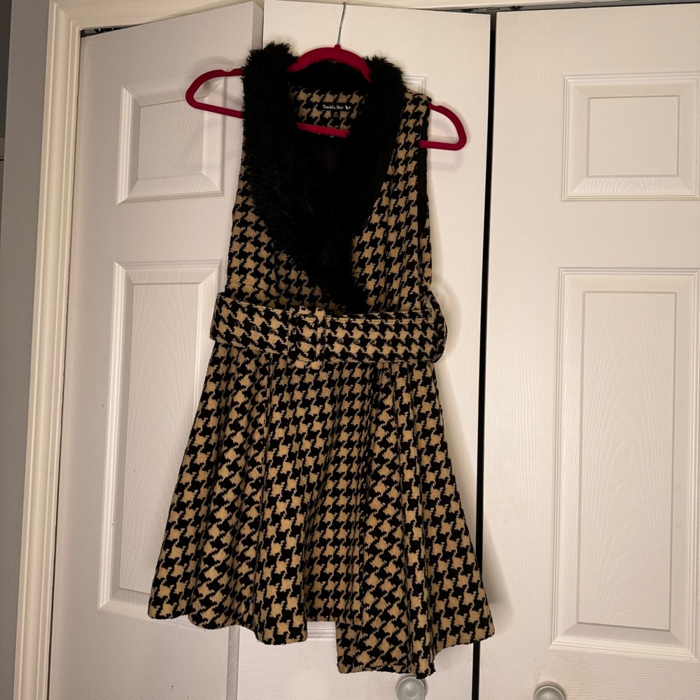 Stylish Houndstooth Belted Sleeveless Dress Coat with Faux Fur Collar
